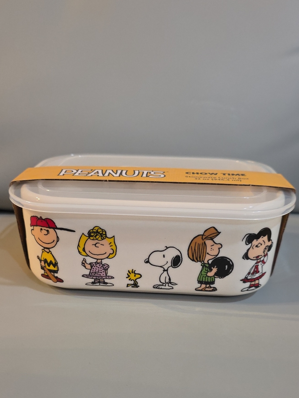 Peanuts Snoopy And friends food storage container with vented lid NWT